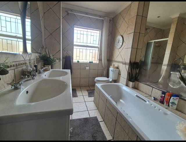 3 BEDROOM TOWNHOUSE FOR SALE IN ARCON PARK